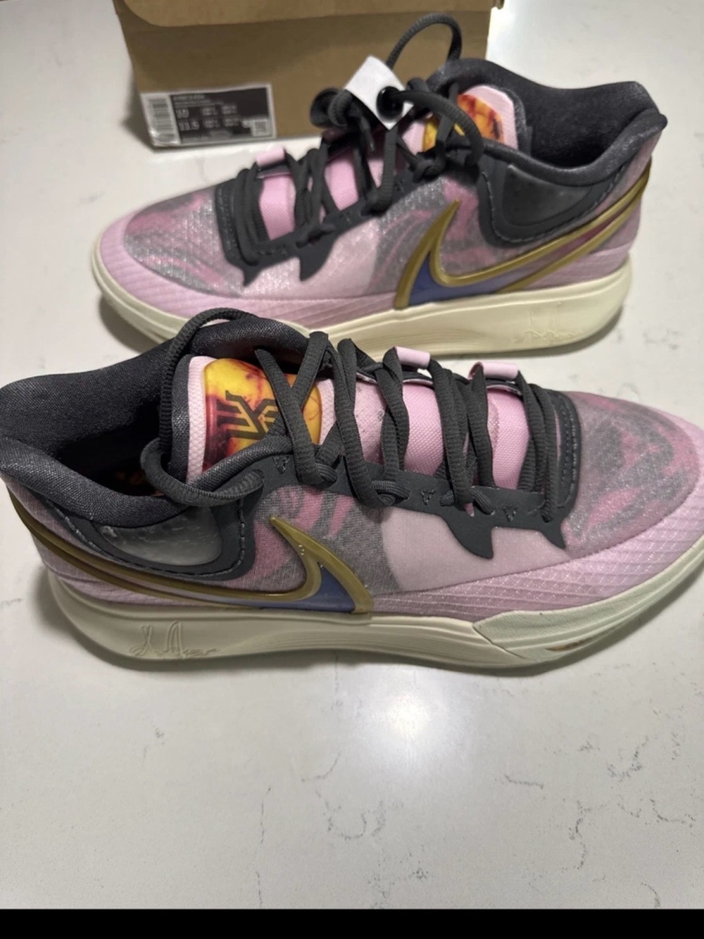 Nike Kyrie 8 ASW Pink Foam Men 10 / Women 11.5 DV1194-600